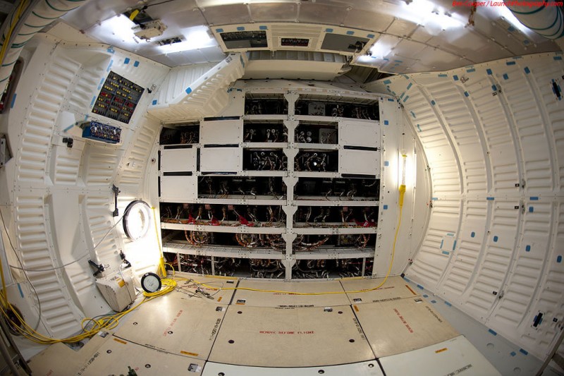 Endeavour_mid_deck_2-800x533