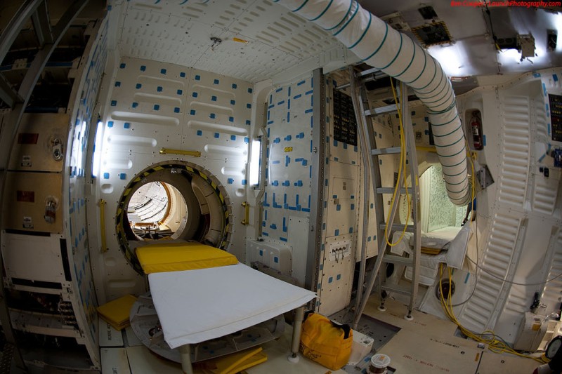 Endeavour_mid_deck_3-800x533