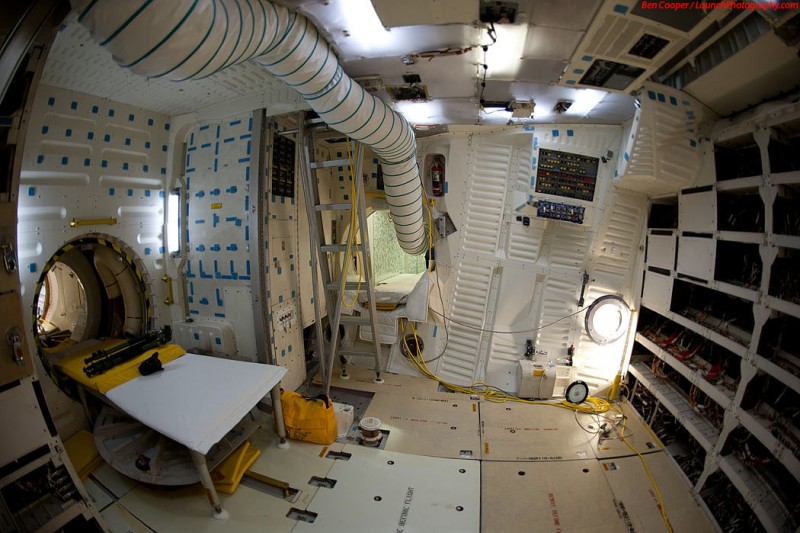 Endeavour_mid_deck_4-800x533