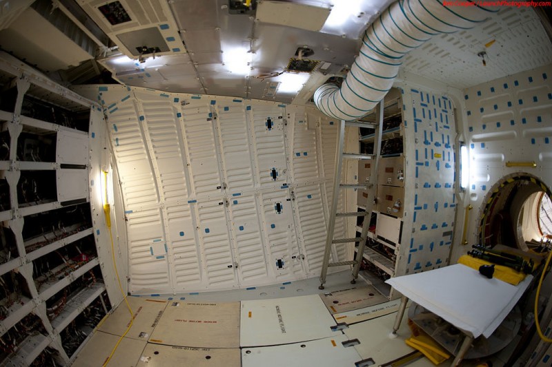 Endeavour_mid_deck_5-800x533