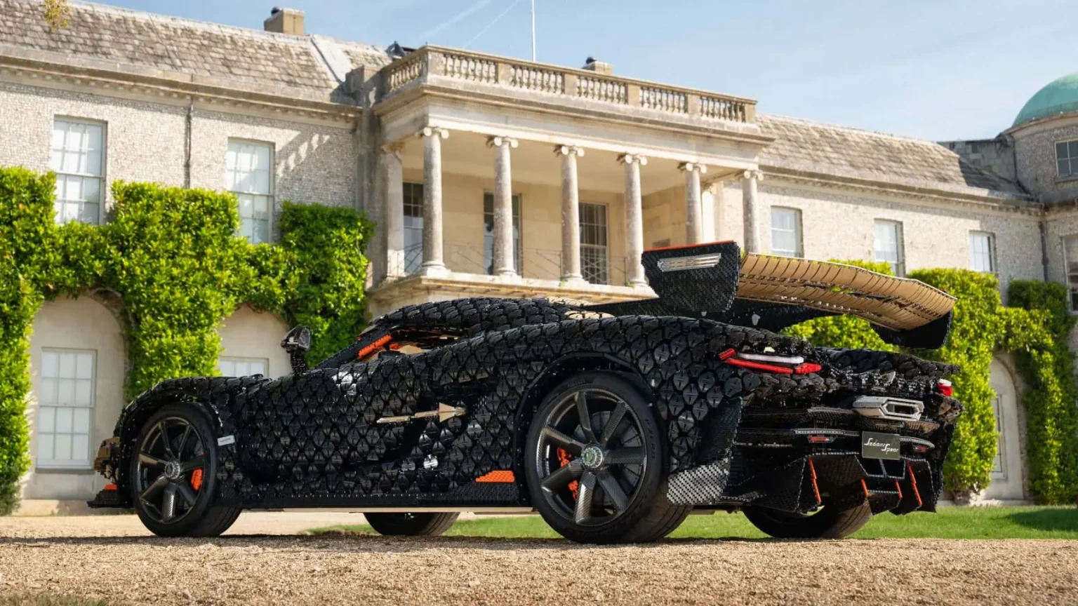 Una réplica de LEGO del superdeportivo Koenigsegg establece un nuevo récord mundial de velocidad al alcanzar los 111 kilómetros por hora