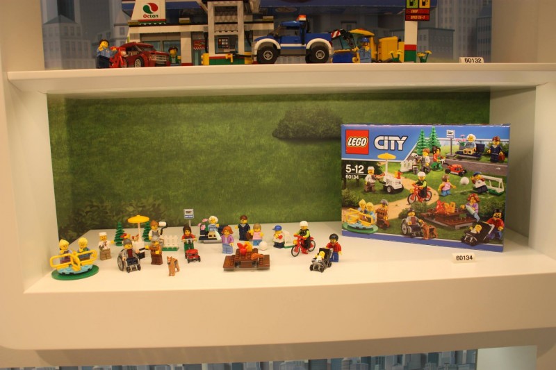 lego-fun-in-the-park-set-to-launch-in-june-2016-800x533